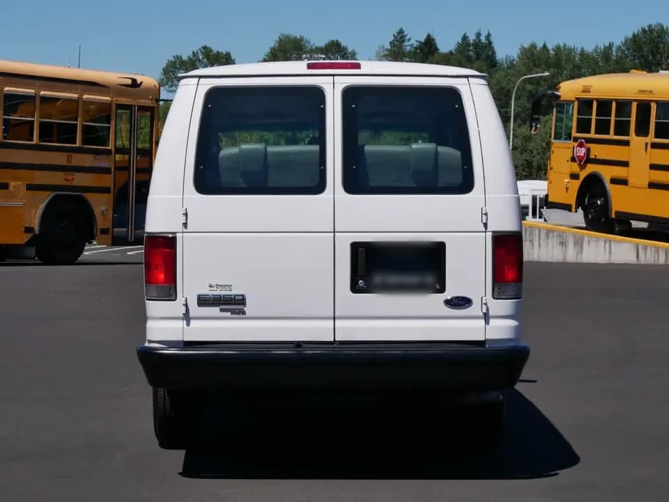2008 Ford E350 Van - Image 11