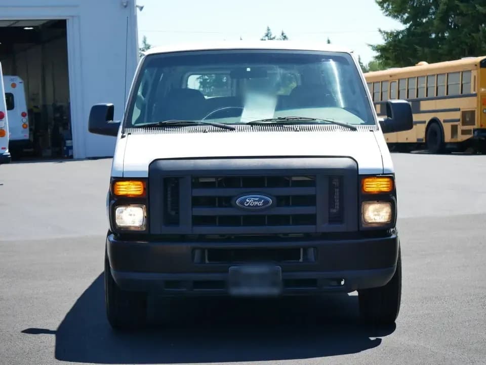 2008 Ford E350 Van - Image 12