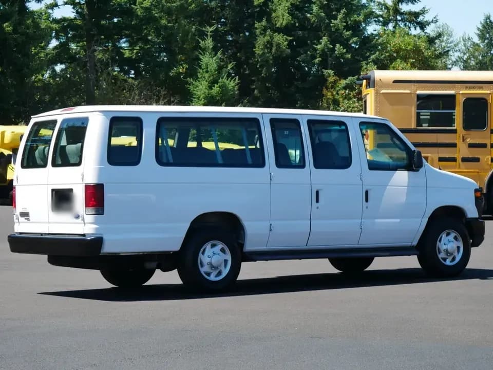 2008 Ford E350 Van - Image 3