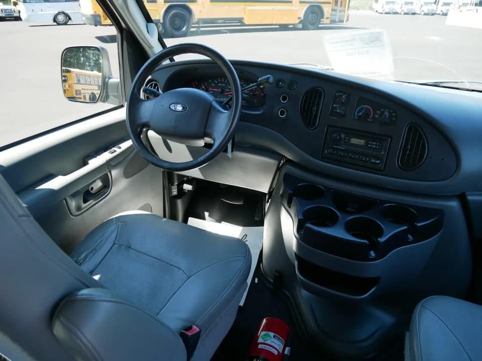 2008 Ford E350 Van - Image 5