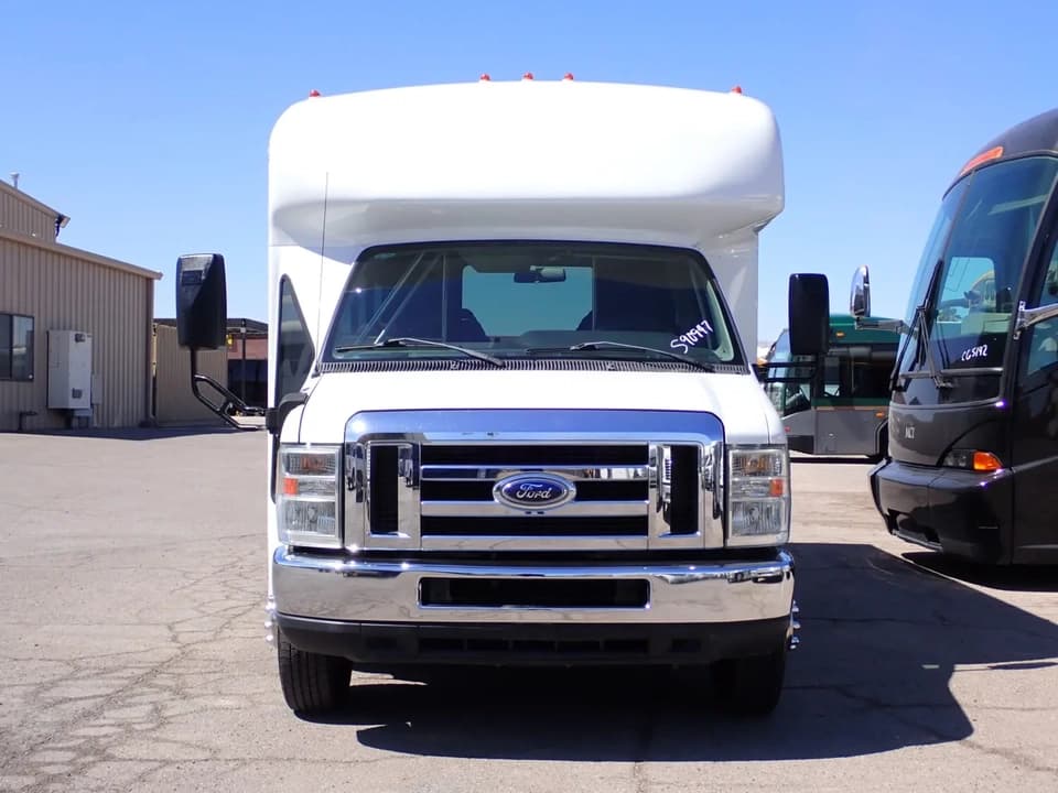 2009 Starcraft Allstar Shuttle Bus - Image 2