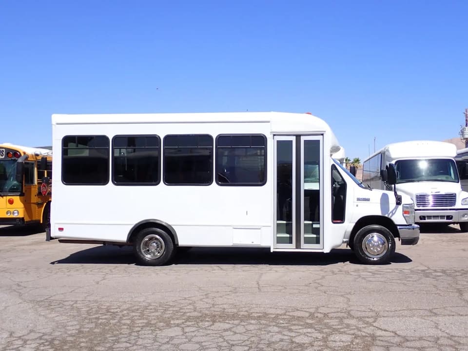 2009 Starcraft Allstar Shuttle Bus - Image 4