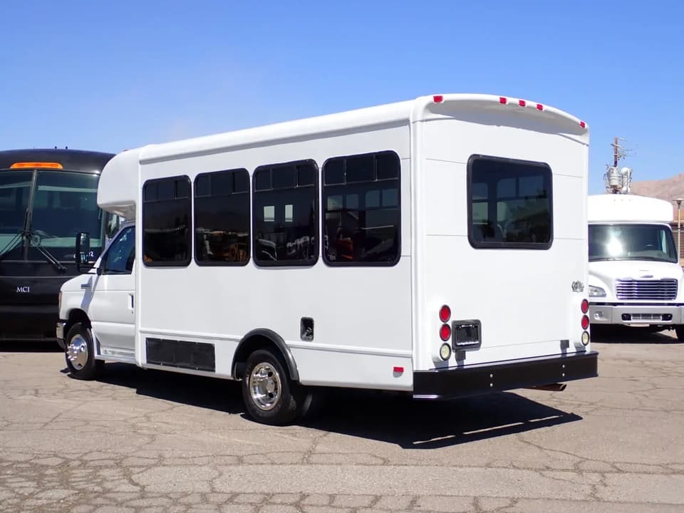 2009 Starcraft Allstar Shuttle Bus - Image 5