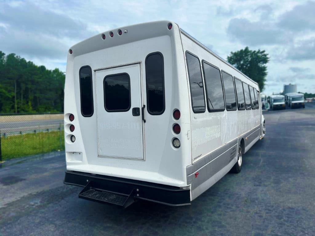 2015 Ford F650 Starcraft Shuttle Bus - Image 3