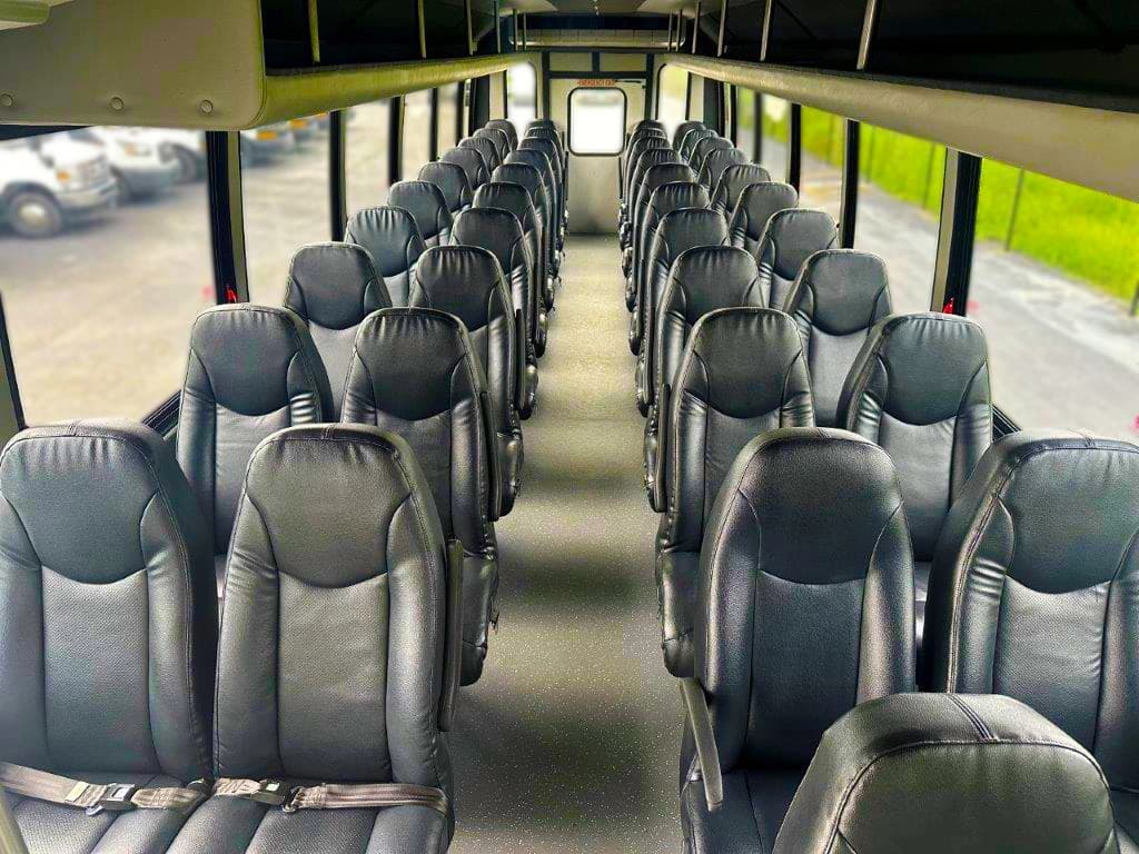 2015 Ford F650 Starcraft Shuttle Bus - Image 4