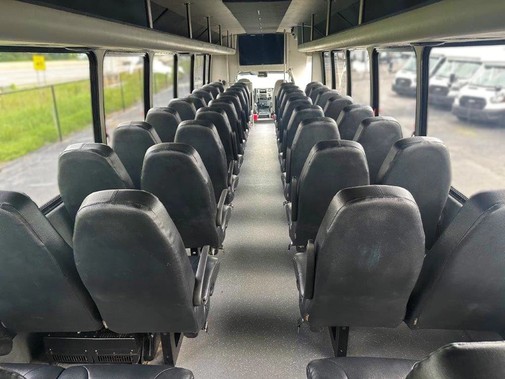 2015 Ford F650 Starcraft Shuttle Bus - Image 5