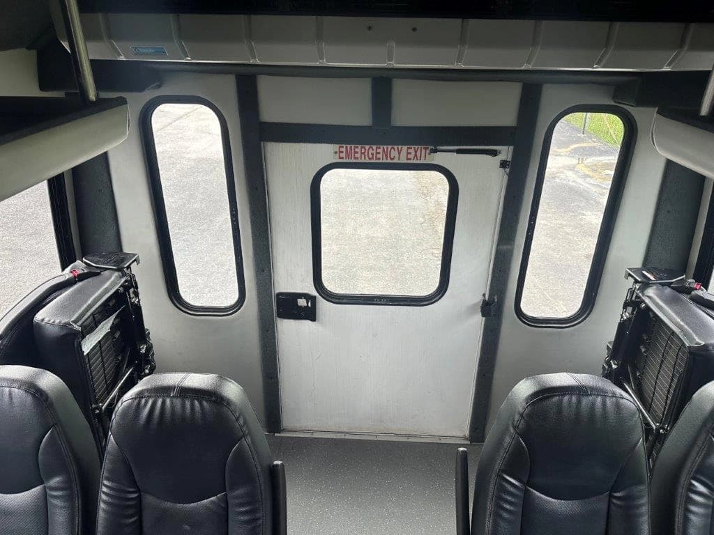 2015 Ford F650 Starcraft Shuttle Bus - Image 6