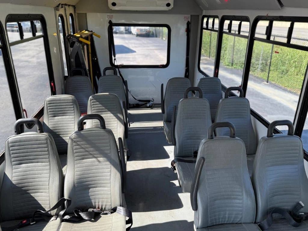 2014 Goshen GCII Ford E350 Shuttle - Image 4