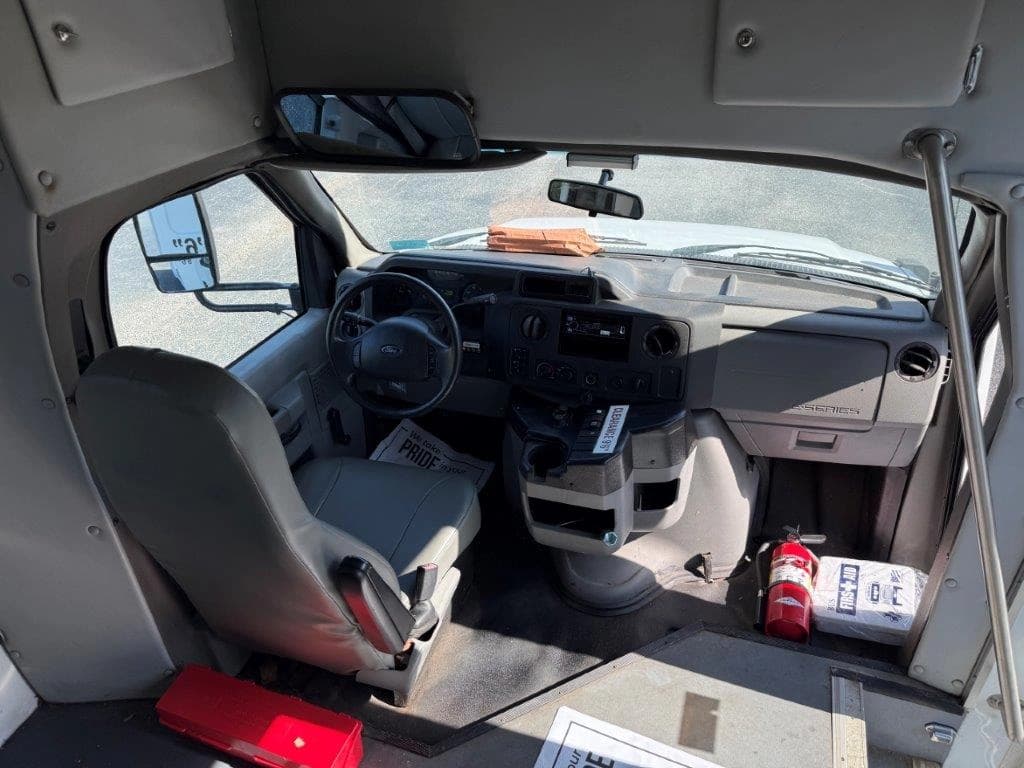 2014 Goshen GCII Ford E350 Shuttle - Image 7