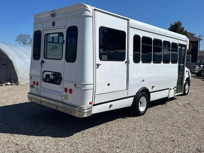 2017 Ford E450 Non-CDL ADA Shuttle Bus - Image 2