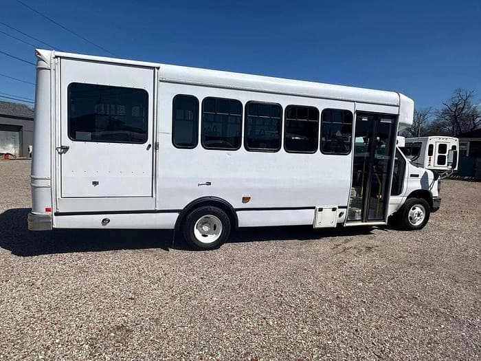 2017 Ford E450 Non-CDL ADA Shuttle Bus - Image 10