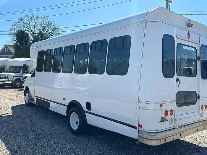 2017 Ford E450 Non-CDL ADA Shuttle Bus - Image 14