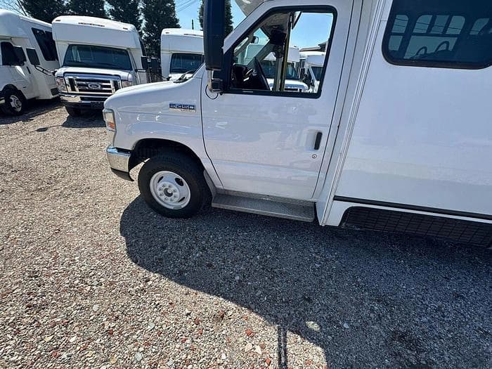 2017 Ford E450 Non-CDL ADA Shuttle Bus - Image 16