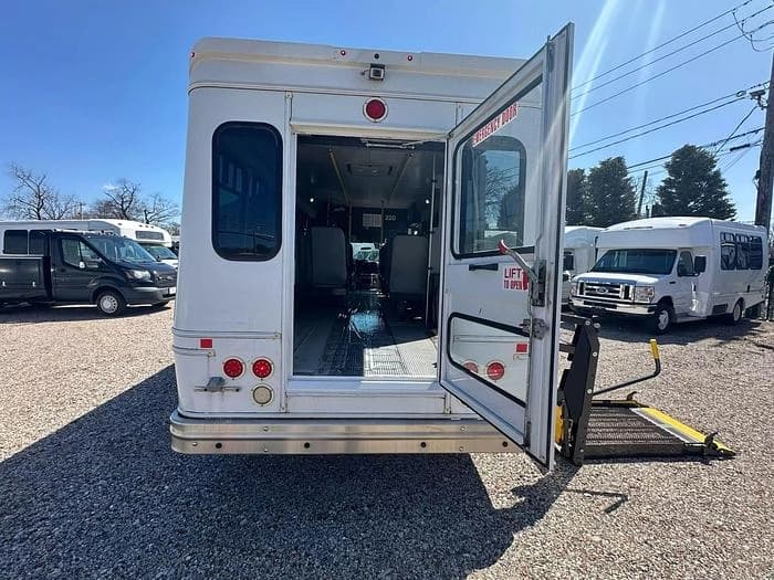2017 Ford E450 Non-CDL ADA Shuttle Bus - Image 18