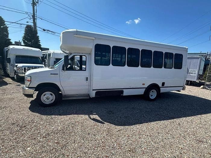 2017 Ford E450 Non-CDL ADA Shuttle Bus - Image 25