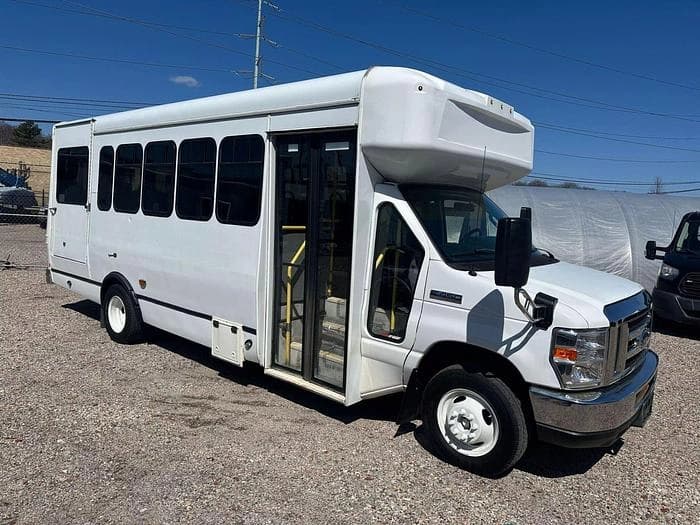 2017 Ford E450 Non-CDL ADA Shuttle Bus - Image 26