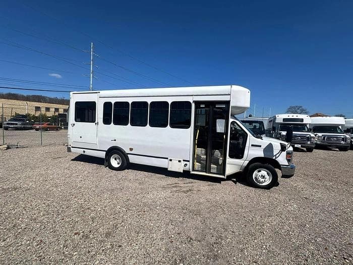 2017 Ford E450 Non-CDL ADA Shuttle Bus - Image 3