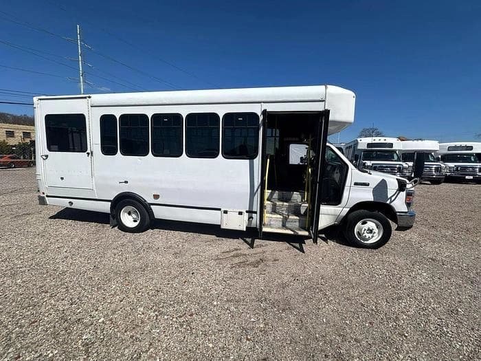2017 Ford E450 Non-CDL ADA Shuttle Bus - Image 29