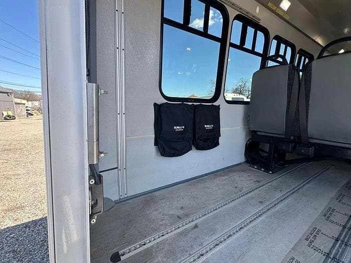 2017 Ford E450 Non-CDL ADA Shuttle Bus - Image 5