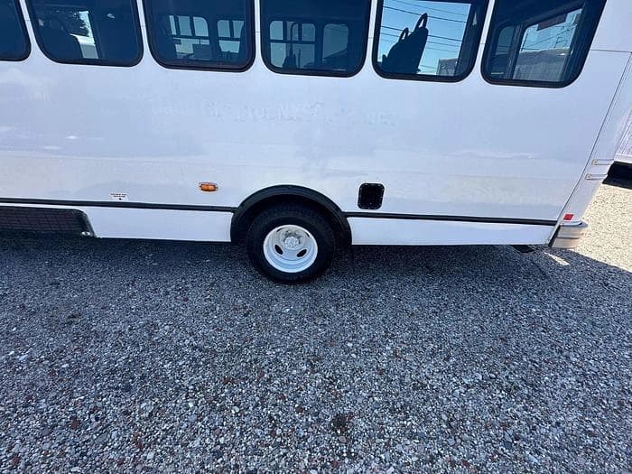 2017 Ford E450 Non-CDL ADA Shuttle Bus - Image 7