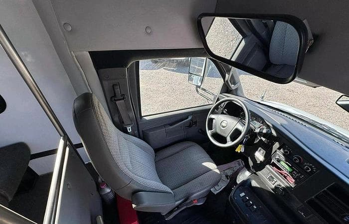 2016 Chevrolet 3500 Shuttle Bus - Image 7