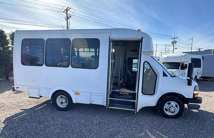2016 Chevrolet 3500 Shuttle Bus - Image 3