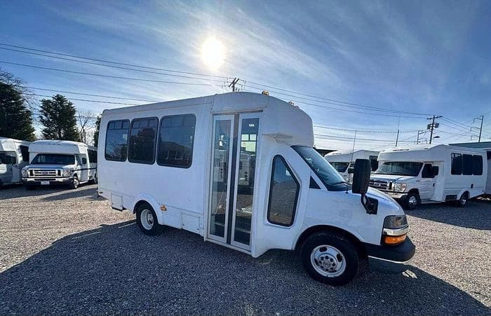 2016 Chevrolet 3500 Shuttle Bus - Image 5