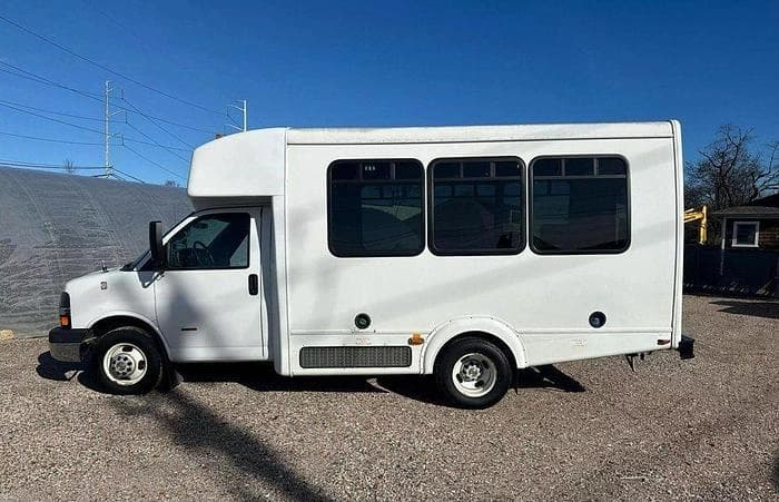 2016 Chevrolet 3500 Shuttle Bus - Image 4