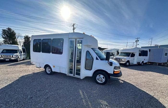 2016 Chevrolet 3500 Shuttle Bus - Image 24