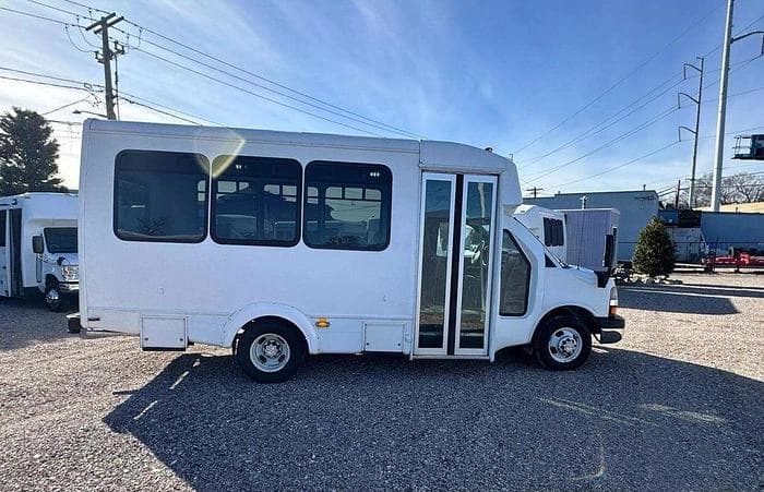 2016 Chevrolet 3500 Shuttle Bus - Image 6