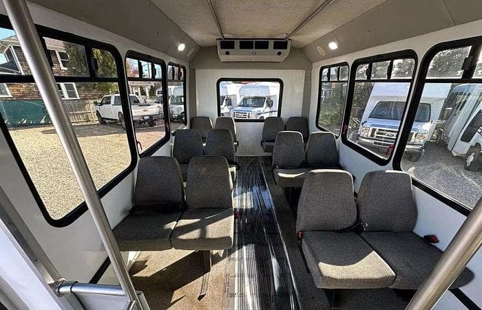 2016 Chevrolet 3500 Shuttle Bus - Image 12
