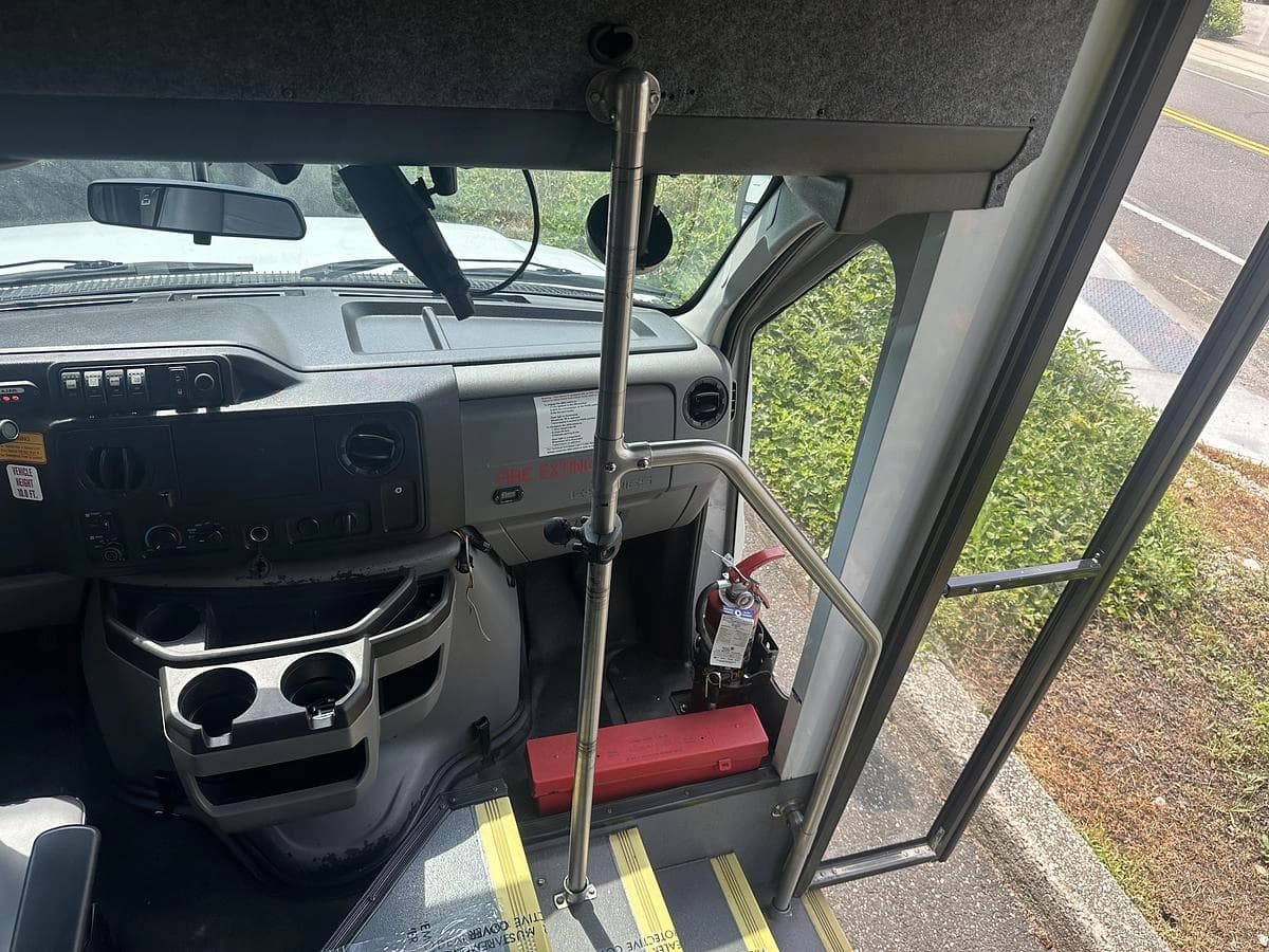 2017 Ford E450 ADA Shuttle Bus - Image 4