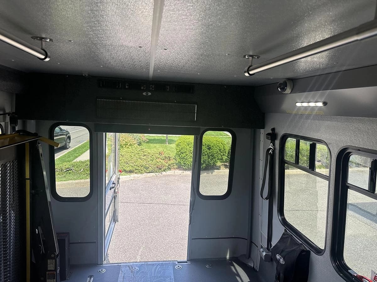 2017 Ford E450 ADA Shuttle Bus - Image 13
