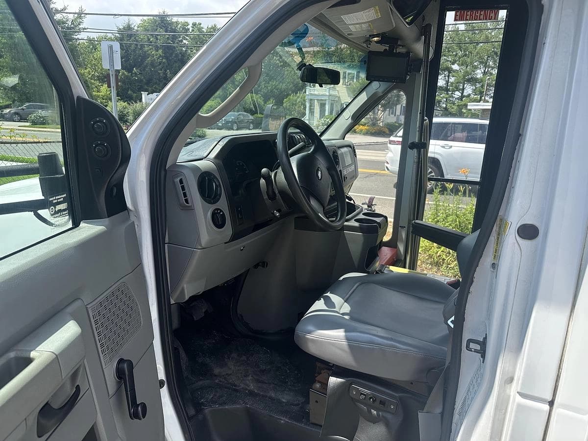 2017 Ford E450 ADA Shuttle Bus - Image 16