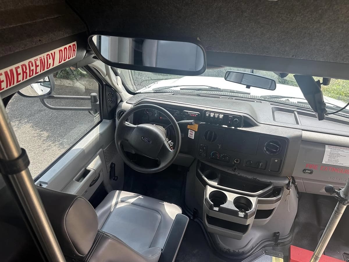 2017 Ford E450 ADA Shuttle Bus - Image 17