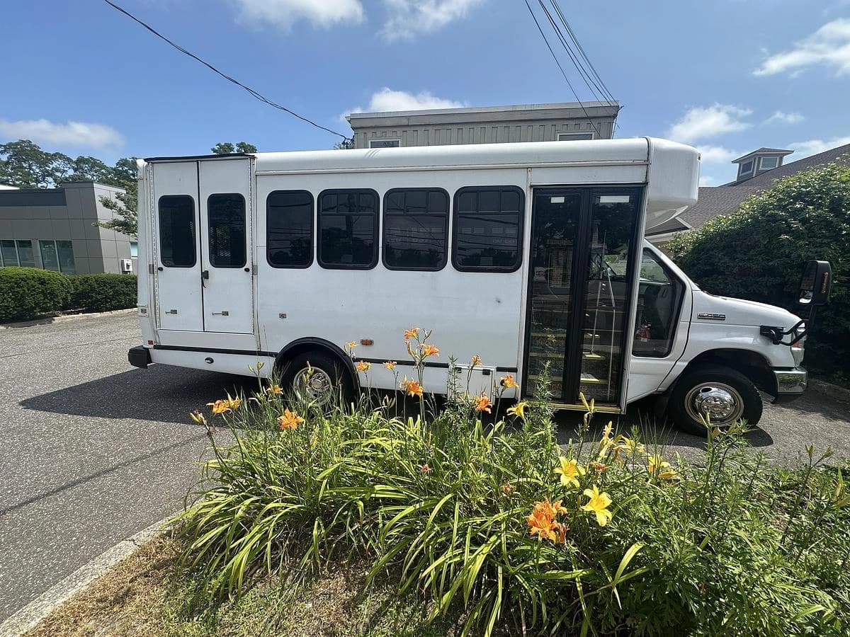 2017 Ford E450 ADA Shuttle Bus - Image 24