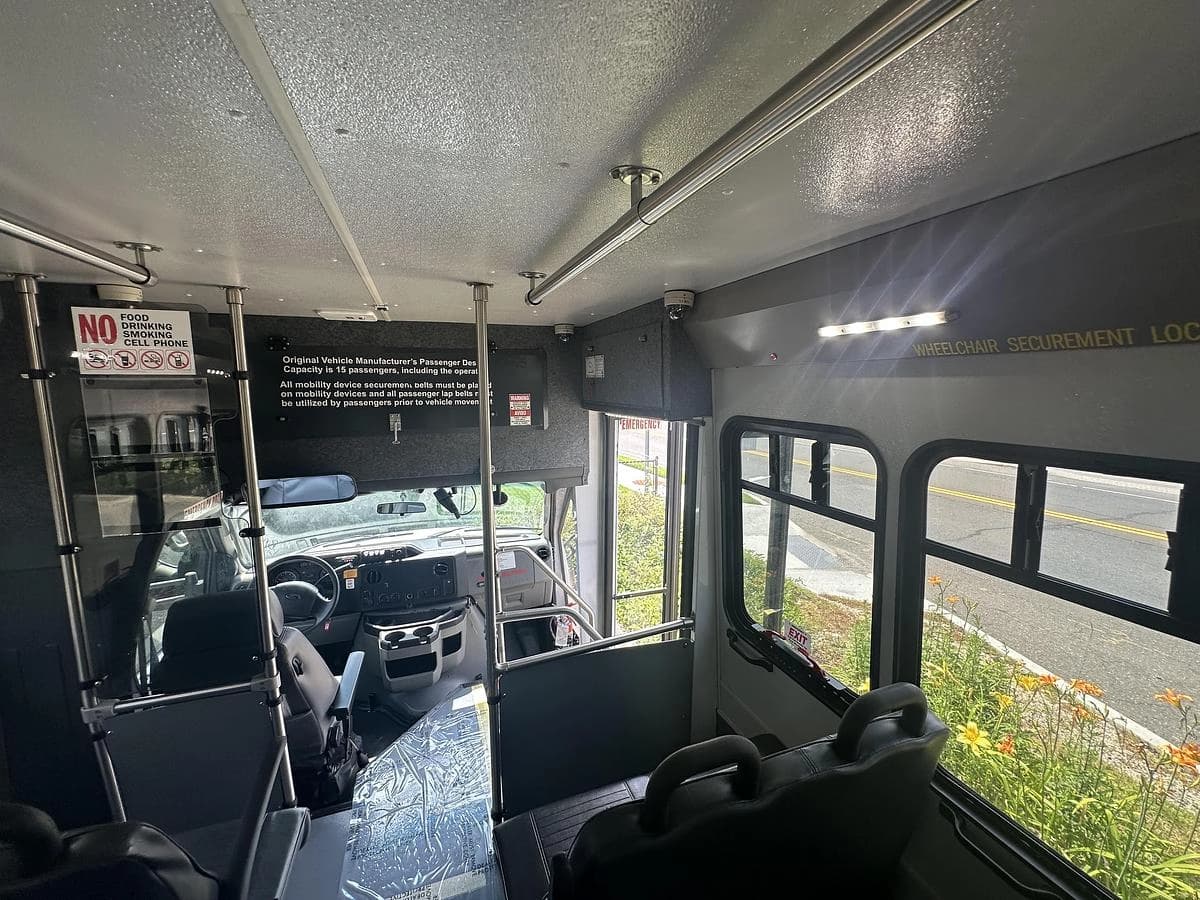 2017 Ford E450 ADA Shuttle Bus - Image 27