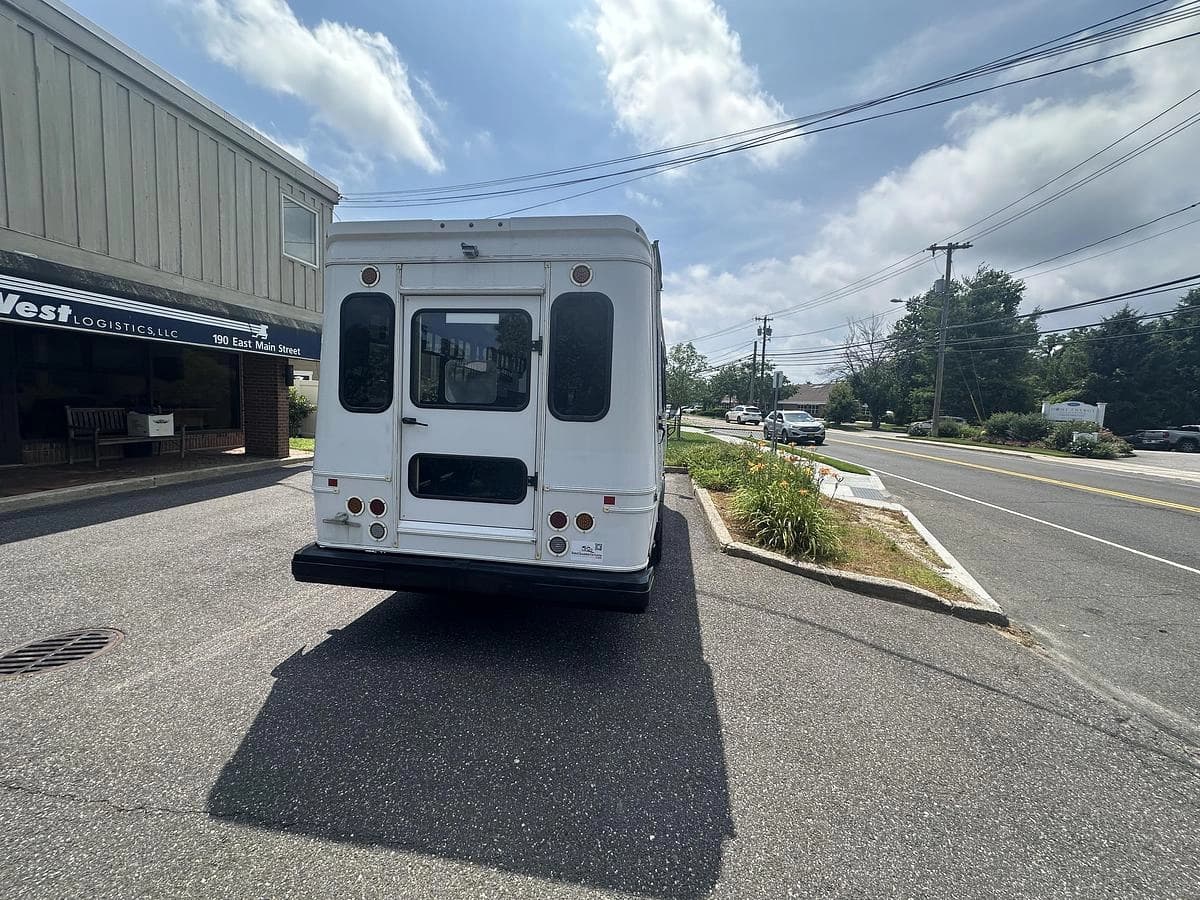 2017 Ford E450 ADA Shuttle Bus - Image 28