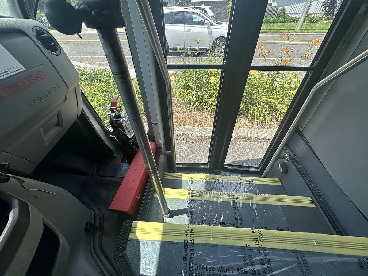 2017 Ford E450 ADA Shuttle Bus - Image 6
