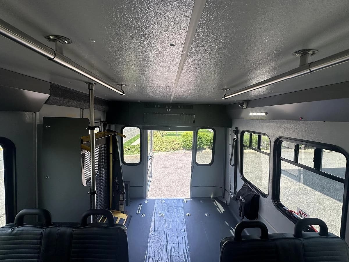 2017 Ford E450 ADA Shuttle Bus - Image 30