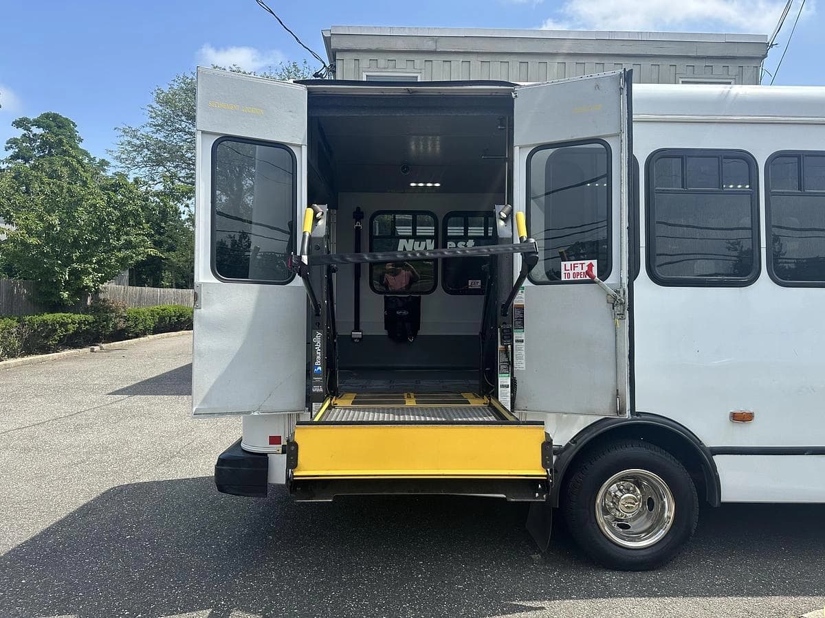 2017 Ford E450 ADA Shuttle Bus - Image 32