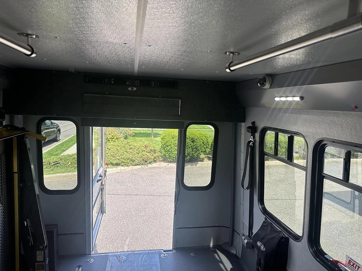 2017 Ford E450 ADA Shuttle Bus - Image 38