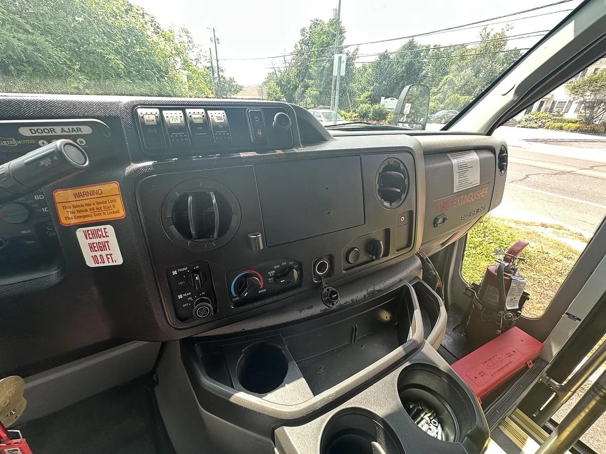 2017 Ford E450 ADA Shuttle Bus - Image 8