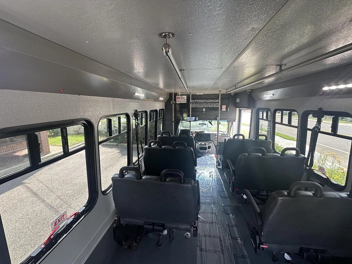 2017 Ford E450 ADA Shuttle Bus - Image 9