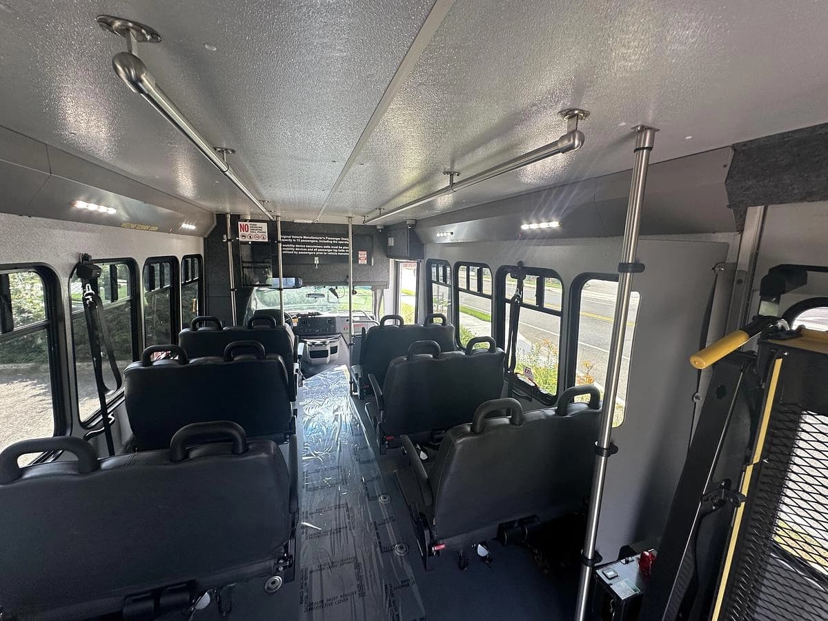 2017 Ford E450 ADA Shuttle Bus - Image 10