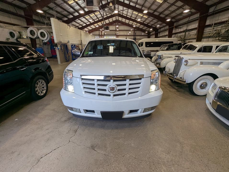 2009 Executive Coach Builders Suburbalade SUV Stretch - Image 14