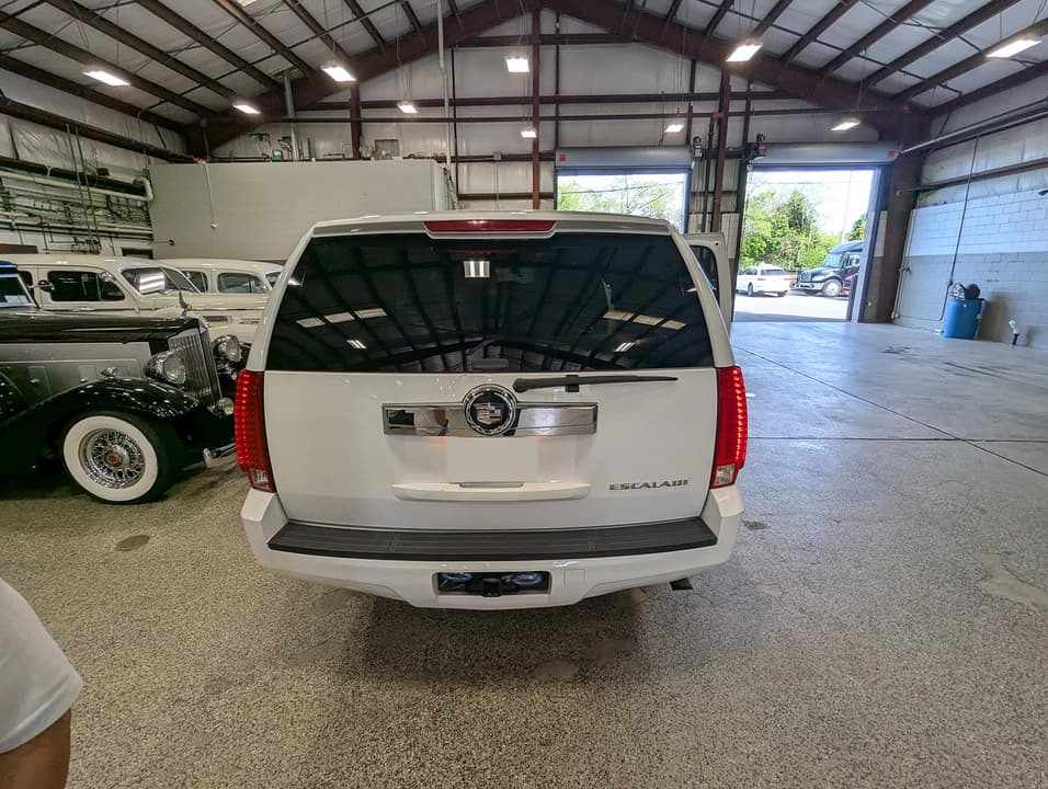 2009 Executive Coach Builders Suburbalade SUV Stretch - Image 4