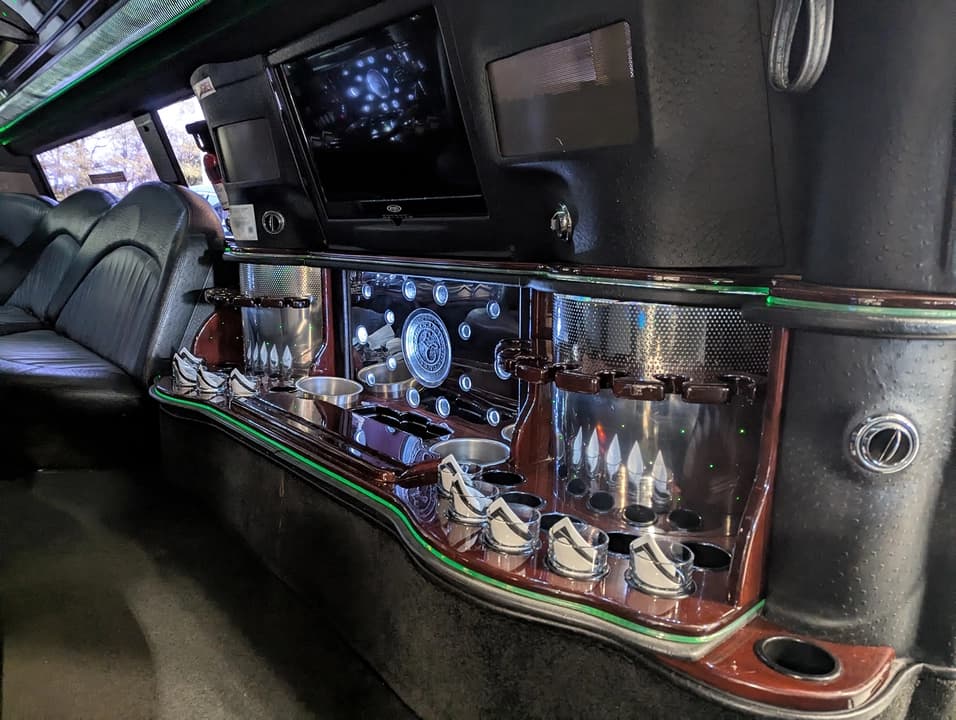 2009 Executive Coach Builders Suburbalade SUV Stretch - Image 7