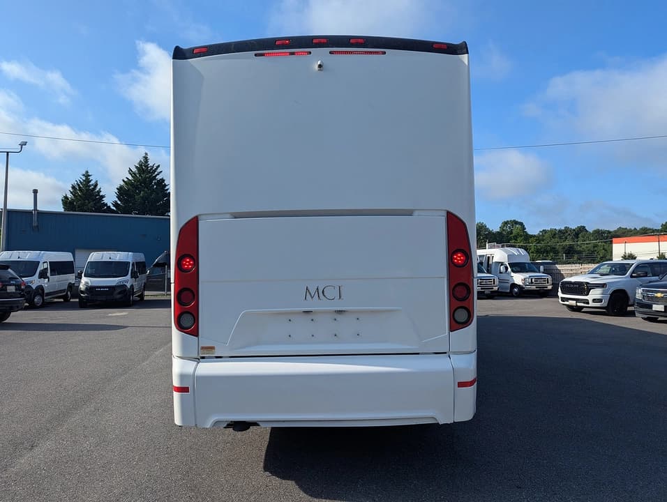 2017 MCI J4500 Motor Coach - Image 4