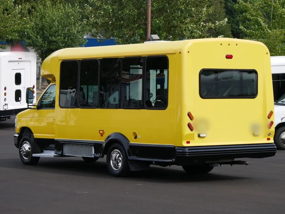 2019 ElDorado Aerotech Shuttle Bus - Image 4